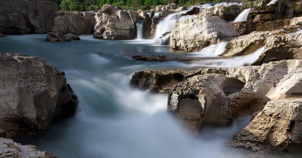 Randonner aux cascades du Sautadet