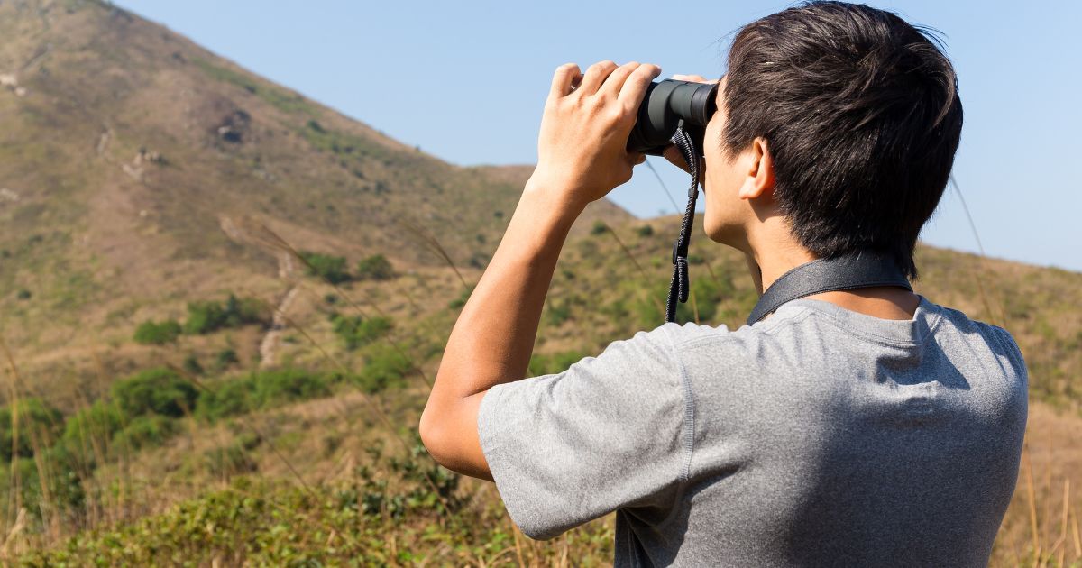 Pourquoi vous devriez toujours emmener des jumelles en randonnée